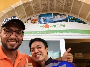 SORPRESA AL TROPICAL STORE